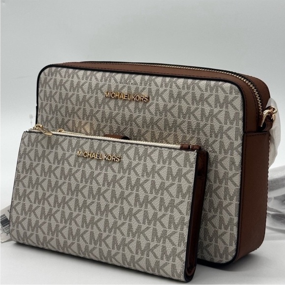 Michael Kors Large EW Crossbody Bag & Large Double Zip Wallet Vanilla - Picture 1 of 13